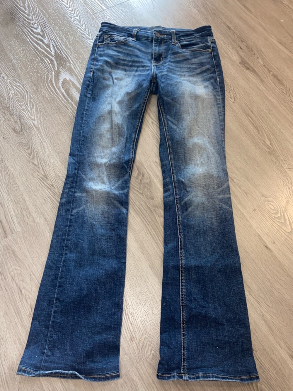 Buckle Women's Flare Jeans in Washed Dark Blue